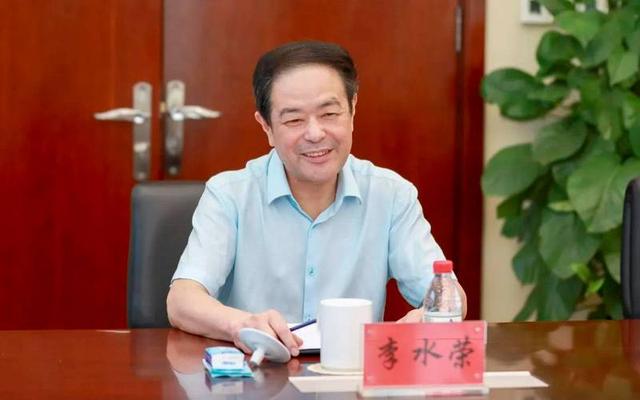 中国商业界黑马崛起,年入6126亿远超腾讯小米,他到底是什么来头