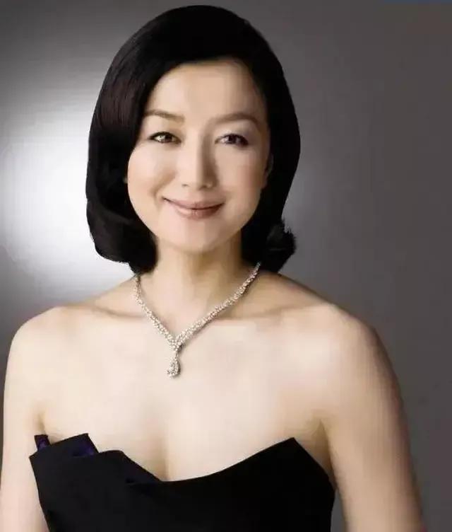 情妇脸——铃木京香，魅感人心！这身材和演技，让人无话可说！