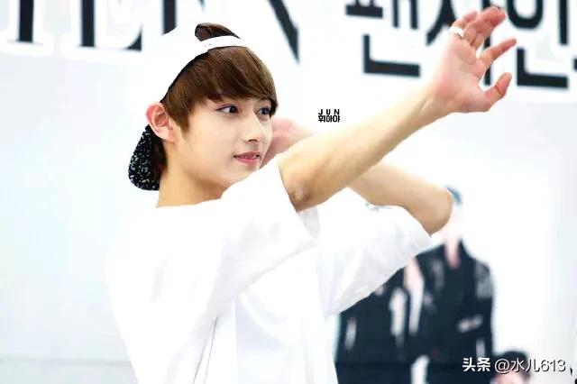 文俊辉2025大事件：拍戏、穿搭、翻唱都在热搜！