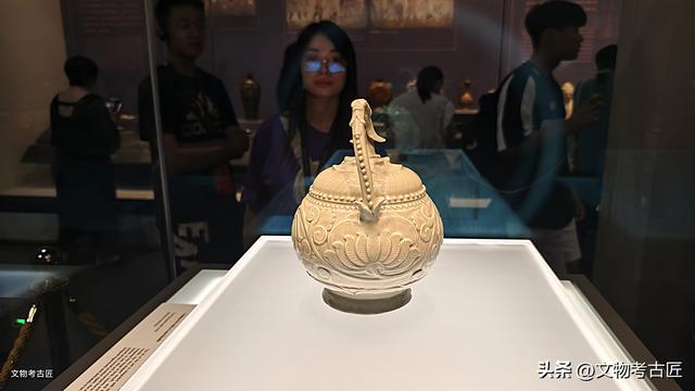 千年“魔壶”五代“青瓷提梁倒灌壶”的神奇之处