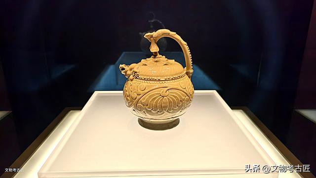 千年“魔壶”五代“青瓷提梁倒灌壶”的神奇之处