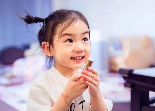 李承铉戚薇二胎得子 儿女双全幸福美满