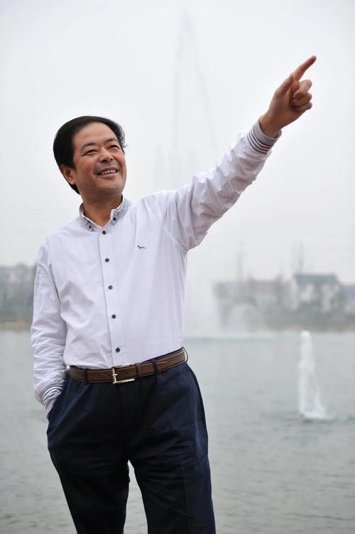 中国商业界黑马崛起,年入6126亿远超腾讯小米,他到底是什么来头