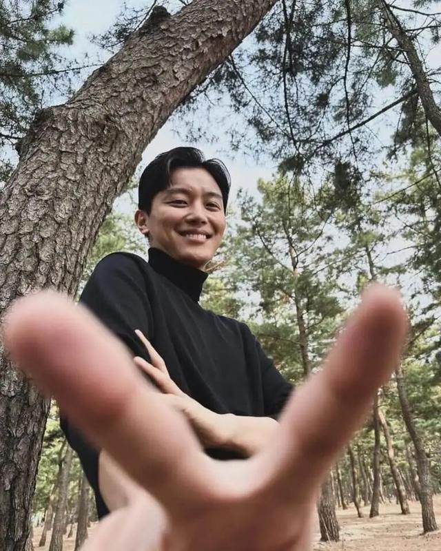 《贞淑的推销》火爆背后,延玗臻没学过表演,全靠艺术家老爸?