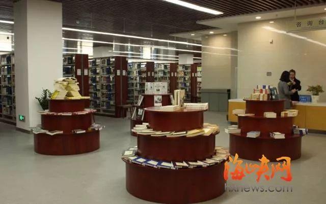 福州最牛图书馆首日体验来了！看电影 玩VR 看最美江景！办卡 借书 还书 存包 真实内景一网打尽！