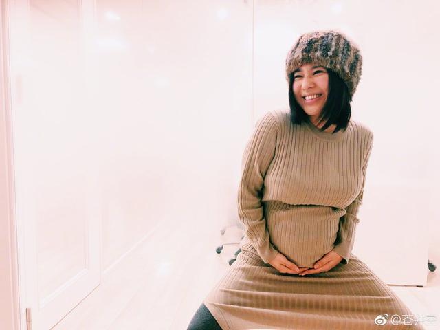 苍井空宣布怀双胞胎！原来家族有双胞胎基因