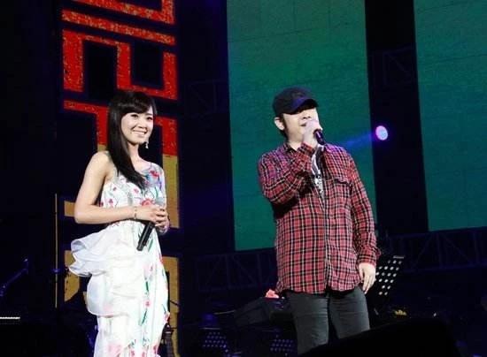 她是《爱是你我》里的女声、曾在刀郎家住10年,云朵这些年去哪了