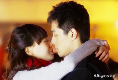 明星吻戏怎么拍的？花絮胜过正剧，唐嫣笑晕、闫妮一脸嫌弃