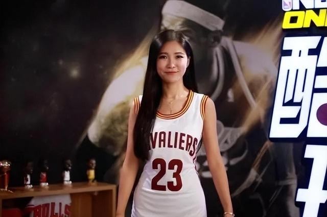 2016年,NBA美女主播周玲安与53岁美国富豪结婚,婚后屡屡传婚变