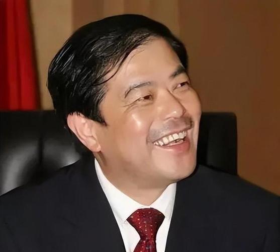 中国商业界黑马崛起,年入6126亿远超腾讯小米,他到底是什么来头