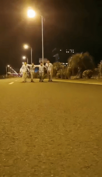 笑着笑着就哭了！“胖五”上天后的这几个瞬间，太扎心了