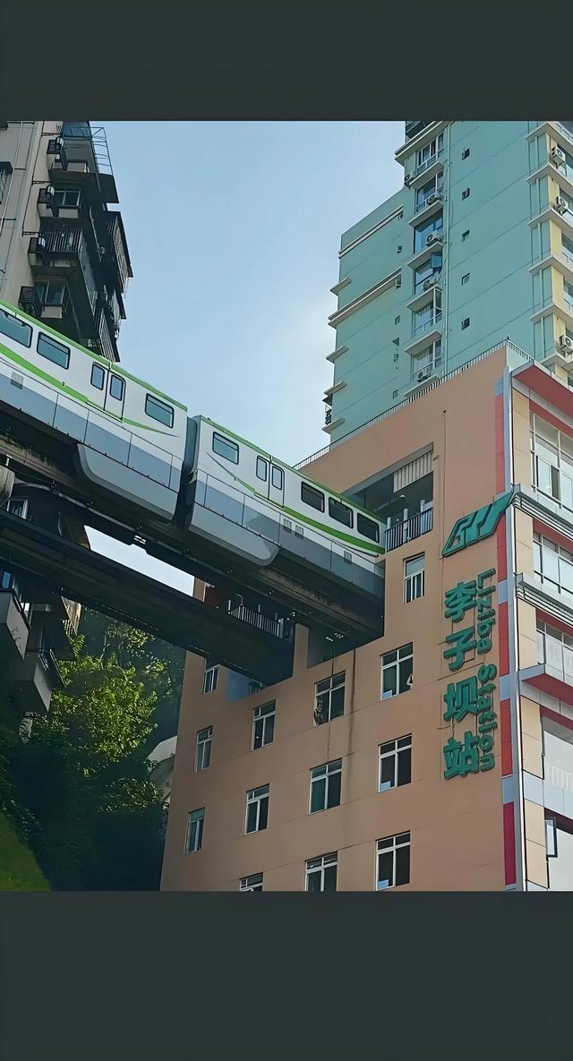 山城打卡指南:全网热推,解锁8D魔幻都市!重庆