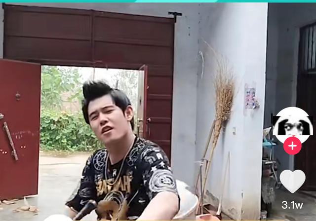 没有血缘关系却恍如一妈生，这些撞脸的艺人到底几辈子修来的缘分