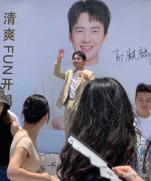 26岁郭麒麟生图曝光,打扮成熟身材圆润,网友:只有165吗?