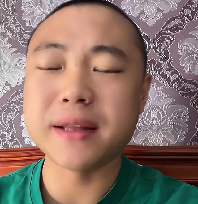 瑶瑶彻底和天琪分了,天琪后悔了,现在没有一点瑶瑶的消息了