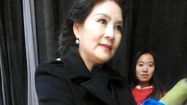 曾与潘长江合作，比赵本山名气还大的闫淑萍，如今现状咋样了？