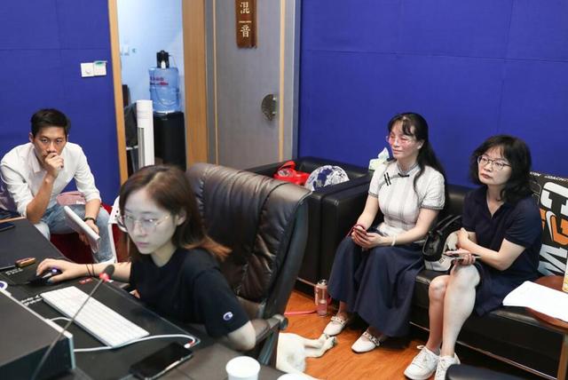 看不见光，却活成一束光！韩颖当选“2022感动上海年度人物”