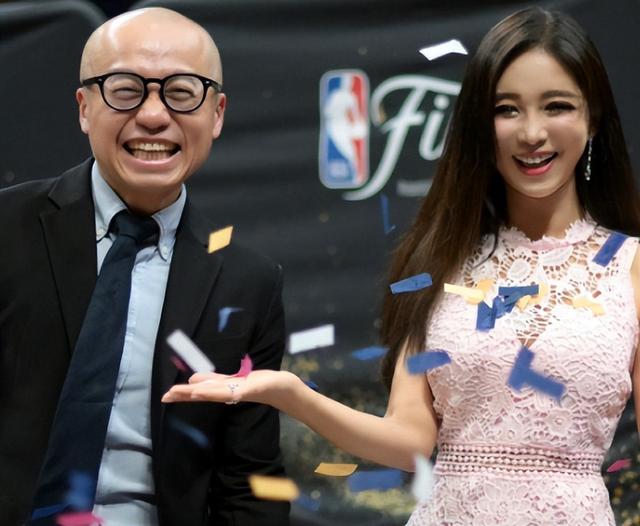 2016年,NBA美女主播周玲安与53岁美国富豪结婚,婚后屡屡传婚变