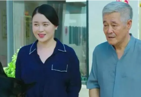 被赵本山捧了17年，38岁依然单身，“杨晓燕”关婷娜后悔了吗？