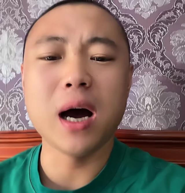 瑶瑶彻底和天琪分了,天琪后悔了,现在没有一点瑶瑶的消息了