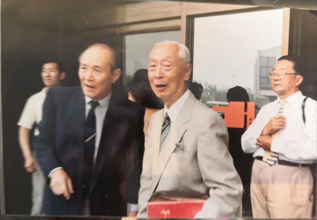 1936年的柏林奥运会上，中国的 “神行太保”与天才运动员欧文斯结为好友