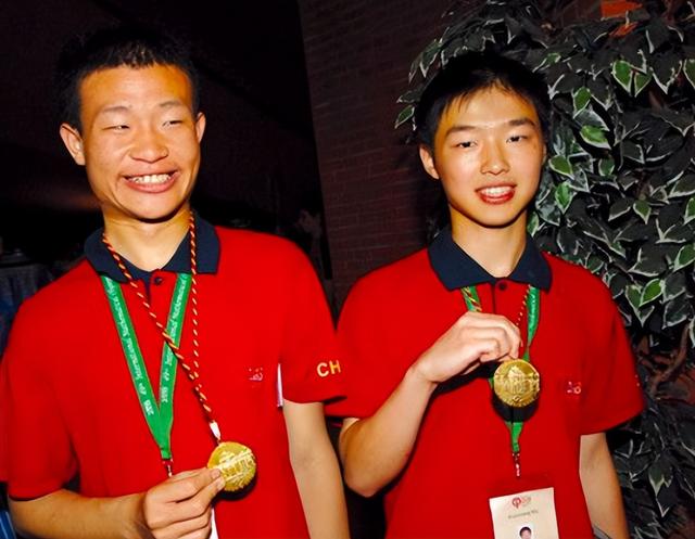 数学天才韦神1人战败6名博士，到底是真是假？官方回答惹众议