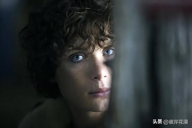 《冥王星早餐》,影史上无法被忽视的“女装大佬”