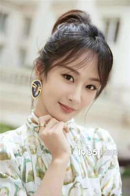 杨紫写真大片曝光(杨紫复古长裙写真曝光 气质优雅成熟女人味十足)