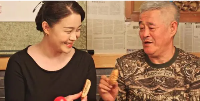 被赵本山捧了17年，38岁依然单身，“杨晓燕”关婷娜后悔了吗？