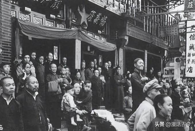 侵华日军残酷暴行，女子为活命脱下衣服让日本人拍摄，侮辱至死
