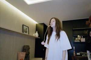 辣手摧花(宋妍霏晒辣手摧花照,脸上就差写生无可恋,不过花好像是太无辜)