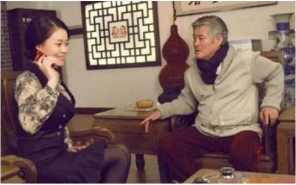 被赵本山捧了17年，38岁依然单身，“杨晓燕”关婷娜后悔了吗？