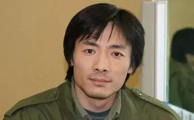 王凯吻戏多到要赶超胡歌了，靳东、祖峰、杨烁组团花式“撩妹”