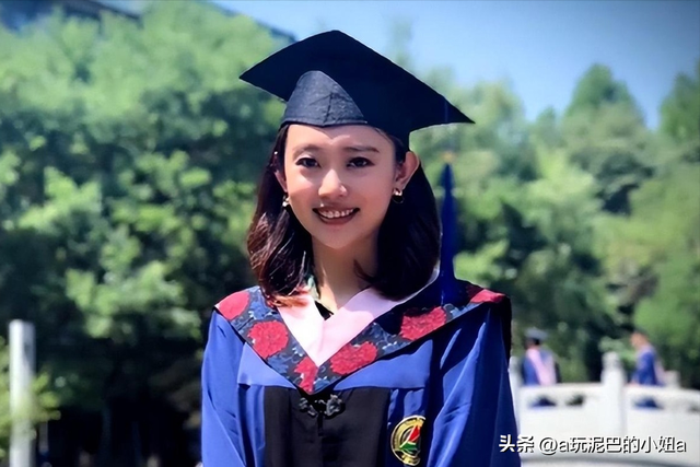 从央视消失,被誉为“董卿接班人”的李七月,如今走上了另一条路