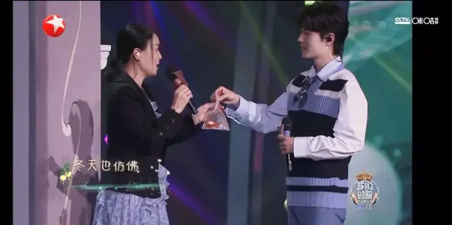 肖战的歌(盘点那英和肖战合唱的经典歌曲，网友：感觉回到了过去)