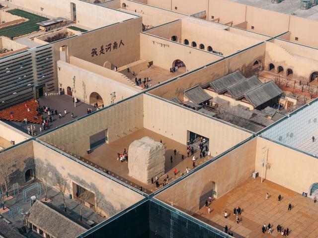 烟花与戏剧交织 只有河南·戏剧幻城成春节文化新地标