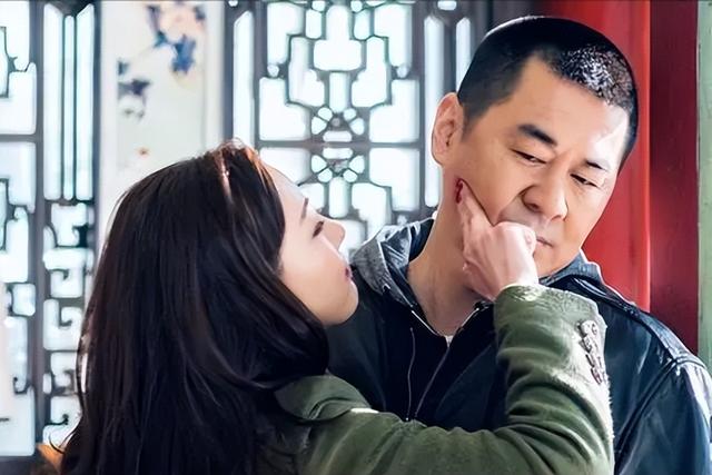 伸舌头、嘴亲肿，“中老年”演员吻戏不忍直视，一个比一个辣眼睛