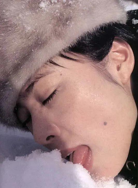 低调实力派女演员深津绘里:素面朝天亦难掩灵秀之气