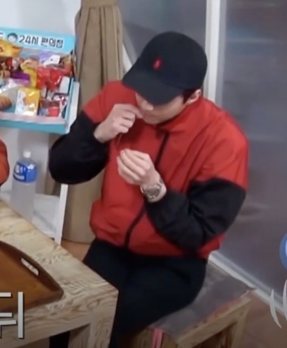 吴世勋从不用蓝牙耳机，因他不用“助听器”，26岁性格却像大爷