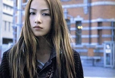 她被誉为日本五大天后级歌姬，遭受病痛的她却用歌声治愈每一个人