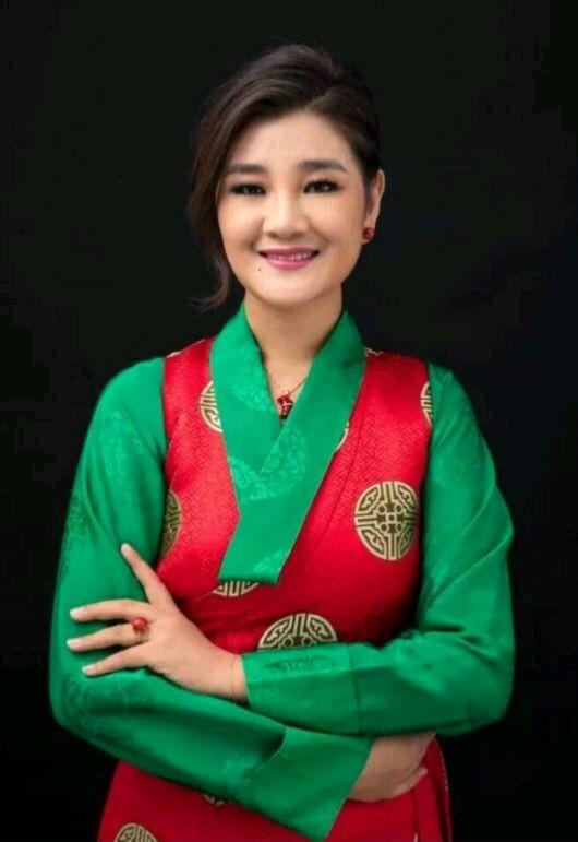 降央卓玛:母亲去世早,婚后连生三胎,婆婆把我当亲女儿疼爱