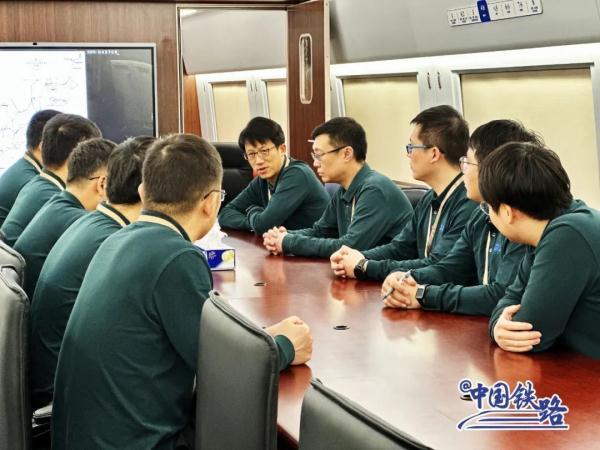 探秘！复兴号“黄医生”长什么样？