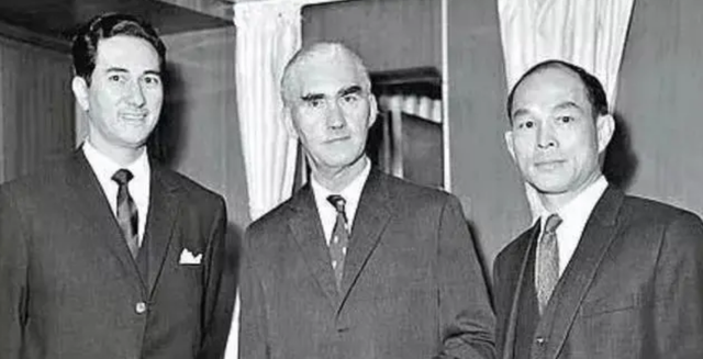 2006年霍英东去世:葬礼上国旗加身,李嘉诚到场,何鸿燊亲自扶灵