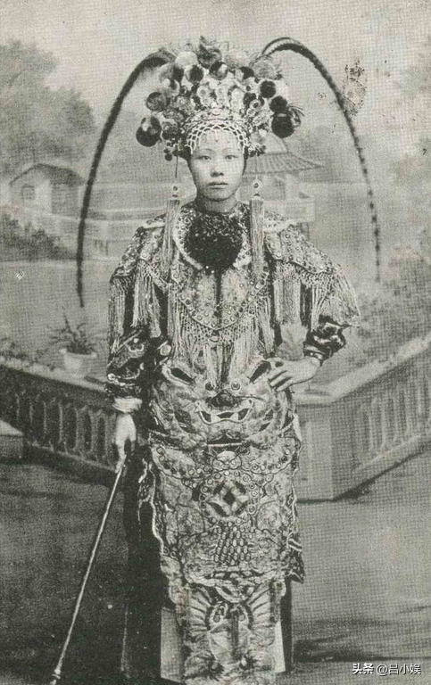 罕见照片：日本女人竟如此开放大胆，女学生脱光衣服全身赤裸上课