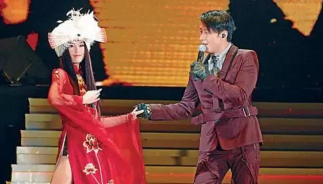 貌美身材正、AB同门“香港第一代嫩模”文咏珊为啥还没红？