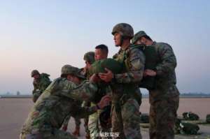 朵朵花(伞花朵朵，蓝天绽放)