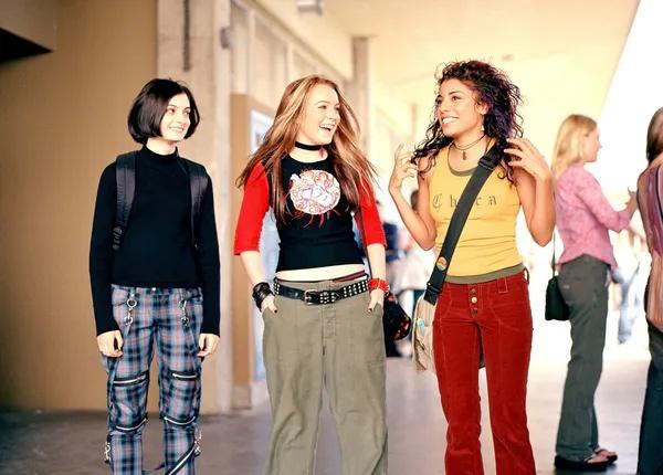 《辣妈辣妹》换位思考和包容理解,在任何关系中都至关重要。