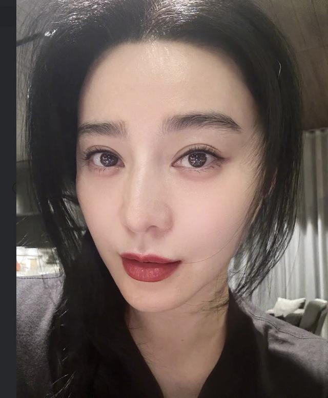 章子怡和范冰冰：一个国际红毯大杀四方，一个复出无望吃泰国菜