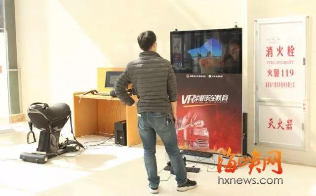 福州最牛图书馆首日体验来了！看电影 玩VR 看最美江景！办卡 借书 还书 存包 真实内景一网打尽！