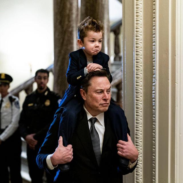 全球十大富豪排行，9个都是美国人：马斯克身家突破4500亿美元站稳第一